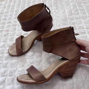 Koolaburra UGG 9 Peonie Brown Leather Sandals ~ Block Heel Open Toe Boho